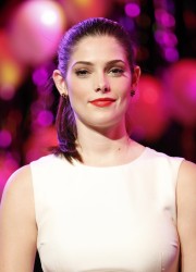 51bde8158322000 Ashley Greene   Twilight Saga Concert Tour in Chicago (Nov. 8)   19 HQ high resolution candids