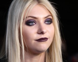 c6d84a179710098 Taylor Momsen   Launch Party for Abbey Dawn By Avril Lavigne (March 13) x39